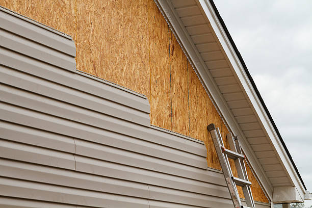 Professional Vinyl Siding technician working in Cranford, NJ